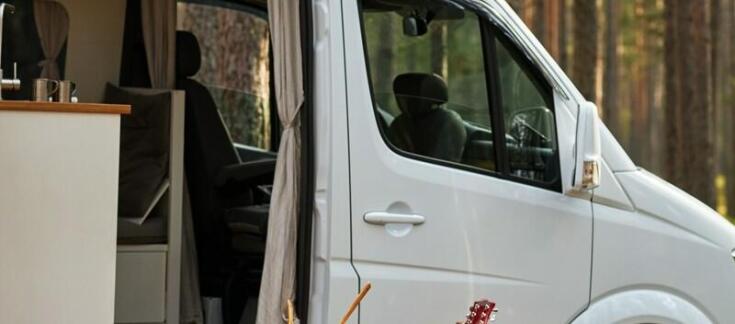 Camper do wynajęcia jako idealne rozwiązanie dla grupy przyjaciół