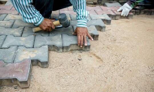 Wpływ obsługi wysokiej jakości na realizację projektów brukarskich