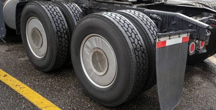 Jakie materiały dominują w nowoczesnych chlapaczach do ciężarówek?