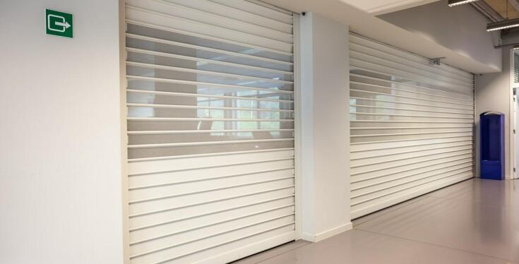 Kurtyny powietrzne w komercyjnych przestrzeniach – zalety stosowania