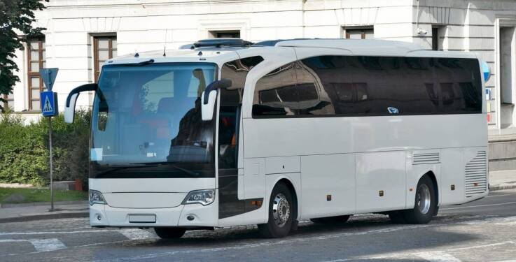 Wynajem autokarów w Chełmie - dlaczego warto postawić na nowoczesne pojazdy?