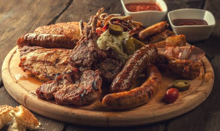 Wyjątkowe mięsne przysmaki w ofercie w restauracji