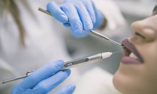 Jakie uboczne efekty mogą wystąpić po zabiegu plombowania zęba?