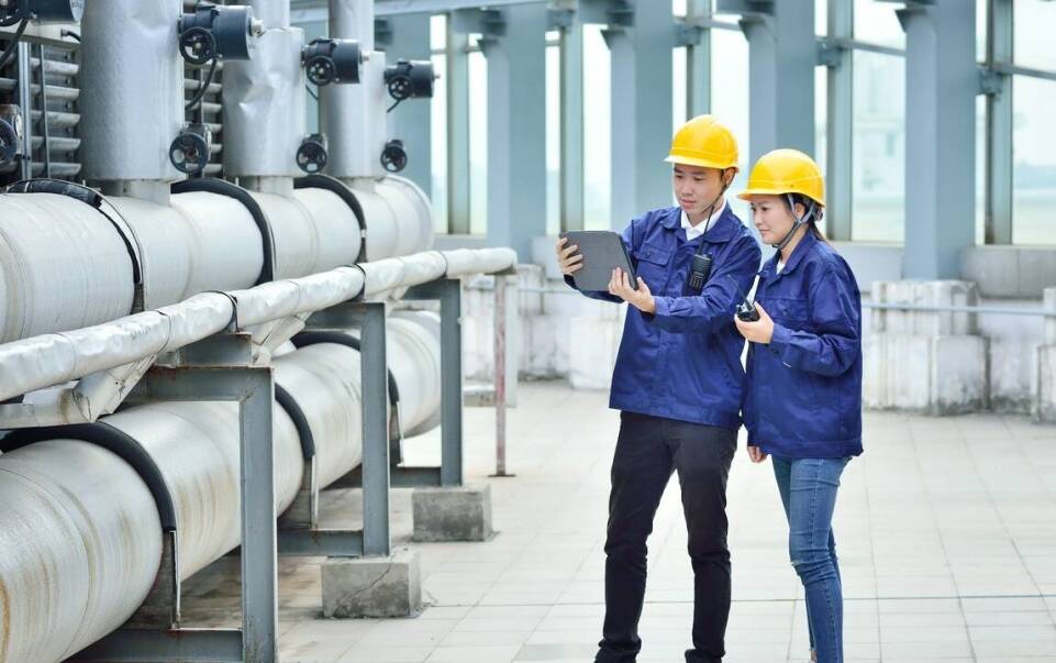 Jak kompleksowe usługi wpływają na jakość wykonawstwa przemysłowych instalacji?