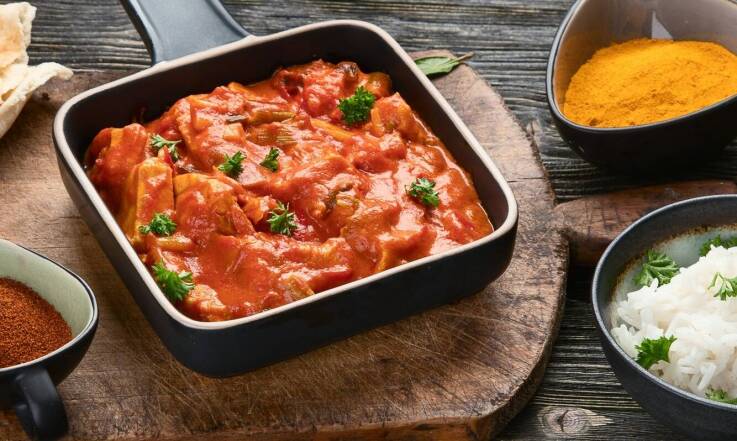 Różnorodność kulinarna kuchni indyjskiej w menu restauracji