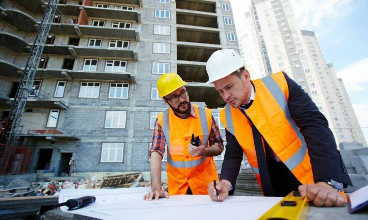 Znaczenie współpracy z budowlanym architektem dla sukcesu mieszkaniowej inwestycji