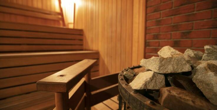 Sauna i basen jako sposób na relaks po pełnym wrażeń dniu