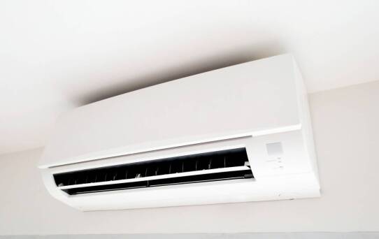 Kluczowe korzyści z profesjonalnej instalacji klimatyzacji w biurze