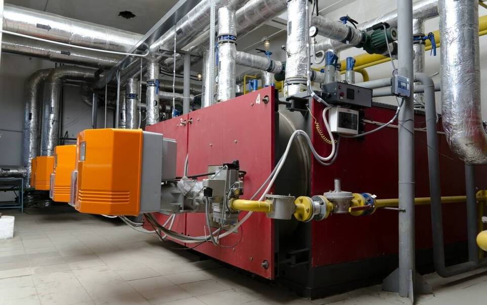 Jak przygotować zakład przemysłowy do instalacji kotła hybrydowego bez przestojów produkcji