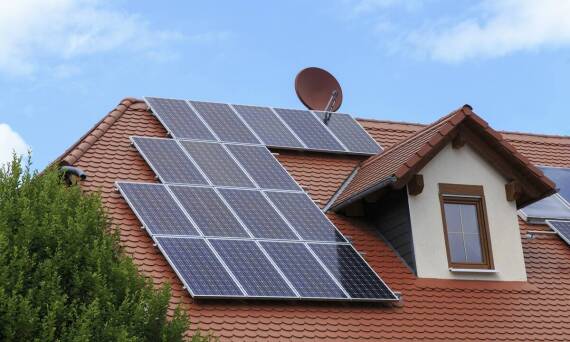 Jak dopasować domową instalację PV do dachu, zużycia energii i lokalnych dotacji w Sanoku