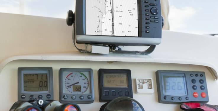 Mapa rastrowa czy wektorowa — co realnie zmienia się podczas pływania z elektroniki jachtowej
