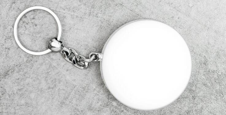 Dlaczego odblaskowy brelok z logo zużywa się różnie — materiał, nadruk i codzienne noszenie