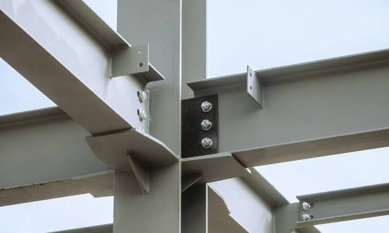 Najczęstsze błędy przy wznoszeniu hal stalowych i ich skutki dla inwestora