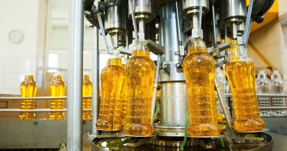 Jak wygląda produkcja płynu do spryskiwaczy i od czego zależy jego skład