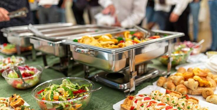 Jak ułożyć menu dla wegan i alergików, aby obsłużyć całą imprezę