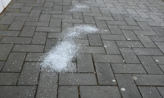 Dlaczego podjazd z kostki zaczyna siadać po pierwszej zimie