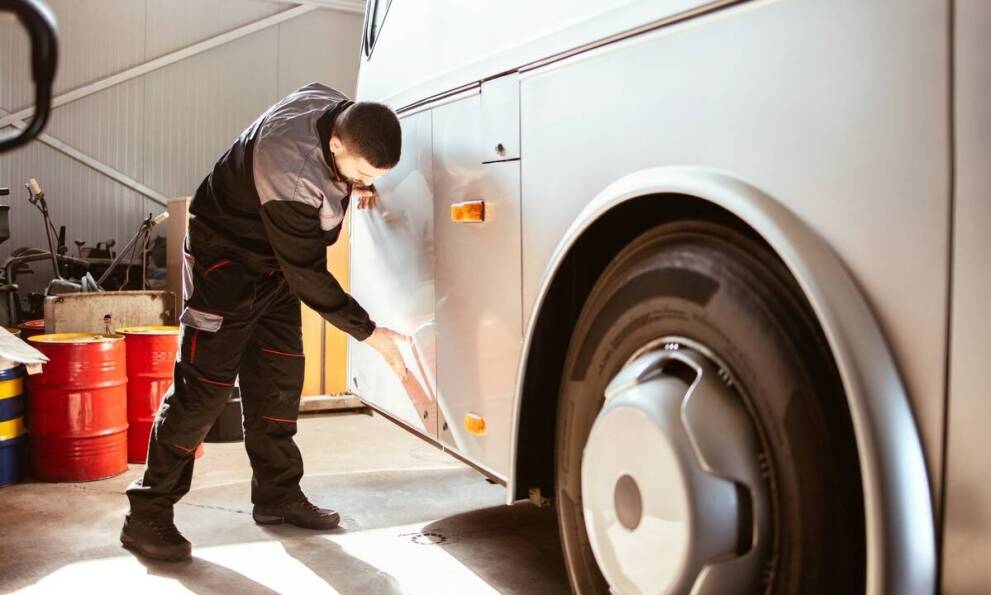 Jak ocenić używaną osłonę koła lub inny element zewnętrzny autobusu przed montażem
