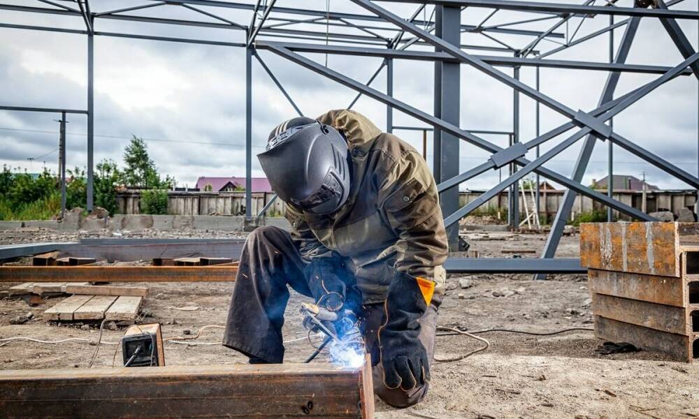 Jak dopasować obróbkę metalu do detali konstrukcyjnych i napraw w Beskidzie Śląskim