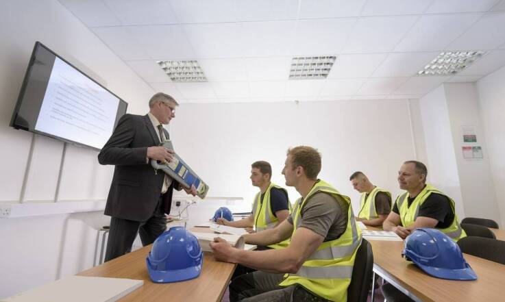 Co obejmuje kurs doskonalący dla kwalifikowanych pracowników ochrony i jak przekłada się na pracę w terenie