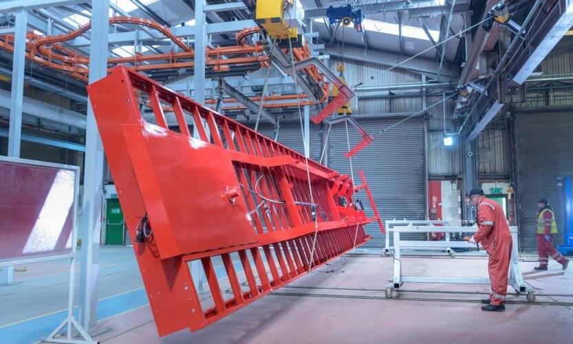 Jak powstaje maszyna przemysłowa dopasowana do procesu produkcyjnego i ograniczeń zakładu