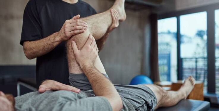 Jak rozpoznać, kiedy potrzebna jest fizjoterapia ortopedyczna, neurologiczna albo w domu