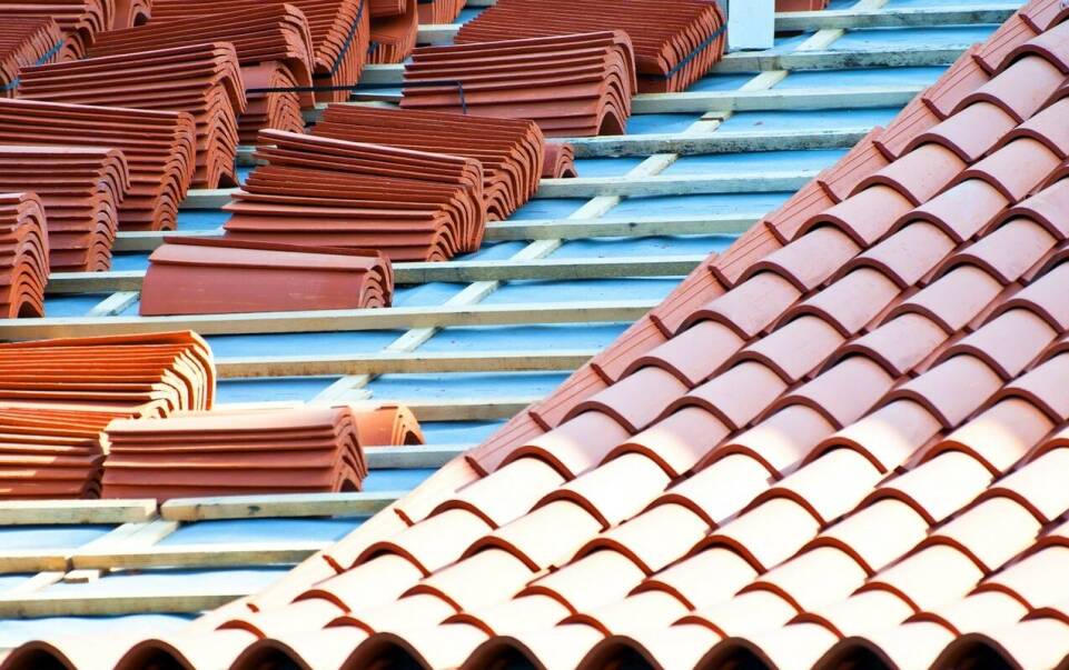 Kiedy zadaszenie tarasu w domu na Mazowszu trzeba dopasować do istniejącej konstrukcji