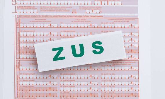 Jak zmiana wysokości składek wpływa na miesięczne rozliczenie ZUS w jednoosobowej firmie