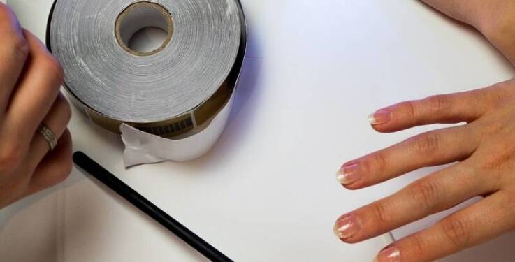 Jak lampa AI wpływa na komfort skóry i utwardzanie przy częstym manicure hybrydowym