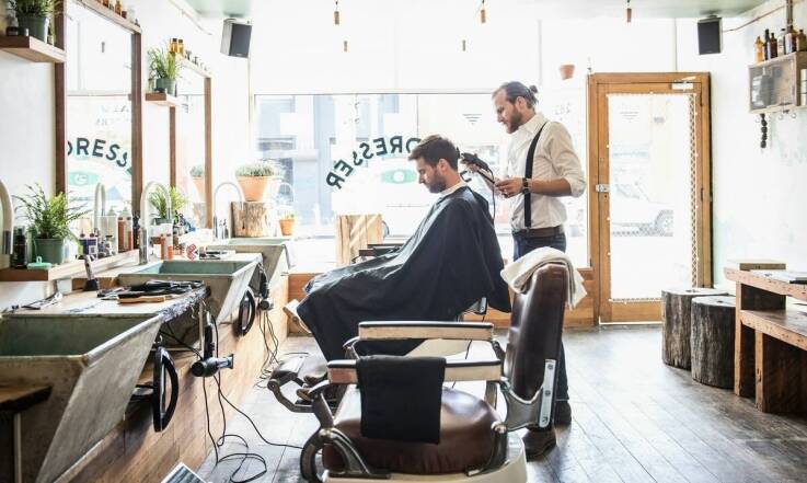 Jak wygląda wizyta w barber shopie i co buduje poczucie rytuału