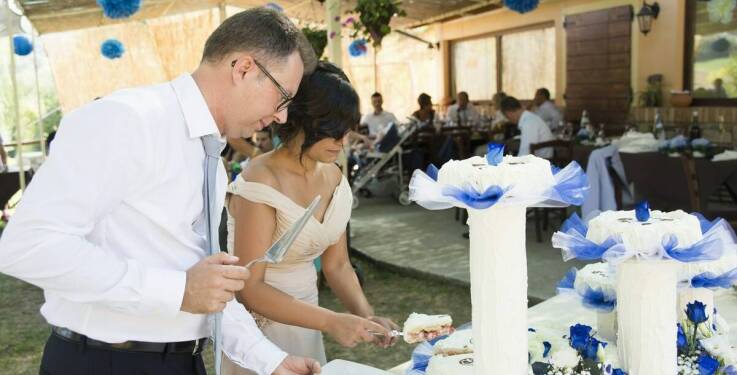 Dlaczego menu cateringowe musi inaczej działać na weselu, chrzcinach i spotkaniu firmowym