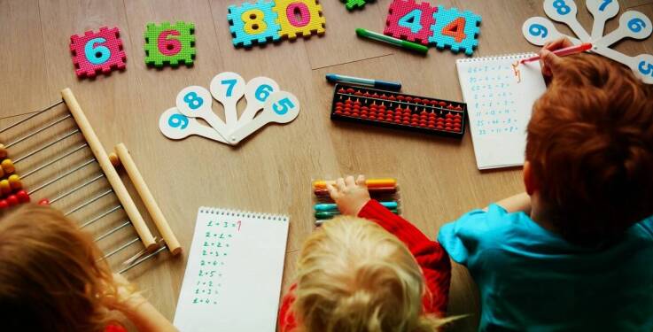 Jak zabawa i eksperymenty budują myślenie logiczne u dzieci na zajęciach z matematyki