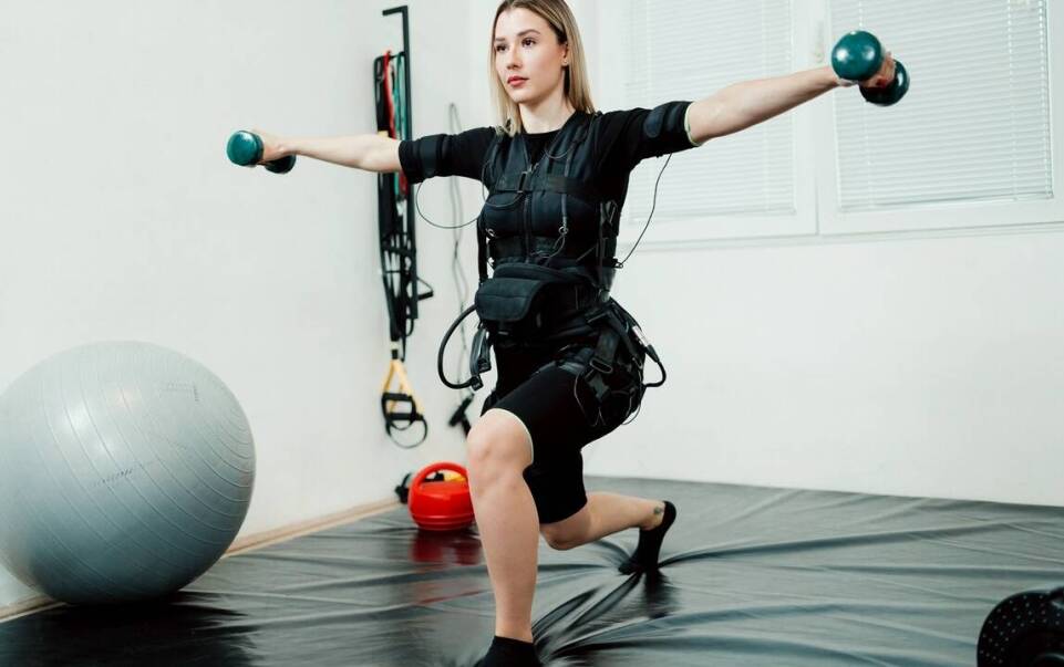 Jak trening EMS może zmniejszać widoczność cellulitu przez pracę mięśni i krążenie limfatyczne