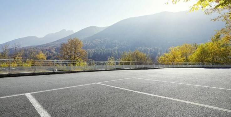 Nocleg poza centrum Kielc, gdy liczą się tranzyt, parking i dojazd do atrakcji