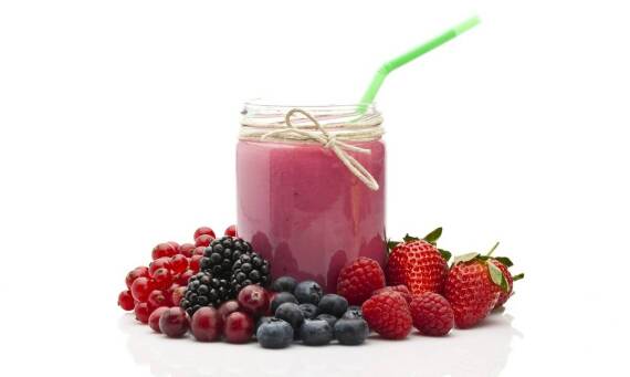 Jak przygotować sok lub smoothie do zabrania na piknik, by zachowały świeżość i smak