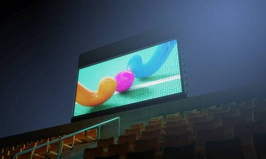 Jak jeden ekran LED może obsługiwać reklamę, komunikaty operacyjne i informacje dla klientów