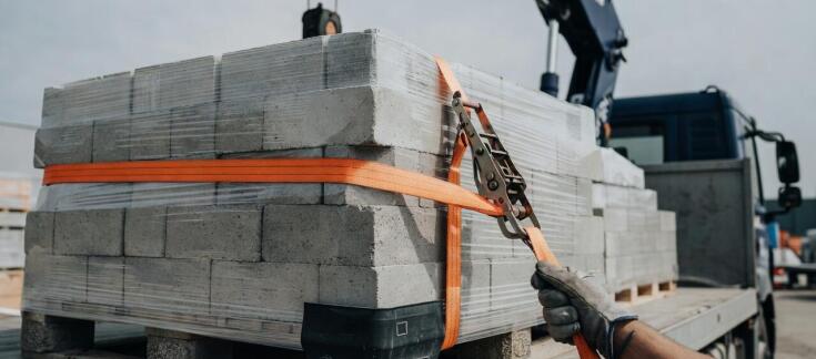 Dlaczego przygotowanie ładunku przesądza o bezpiecznym przewozie materiałów budowlanych z HDS
